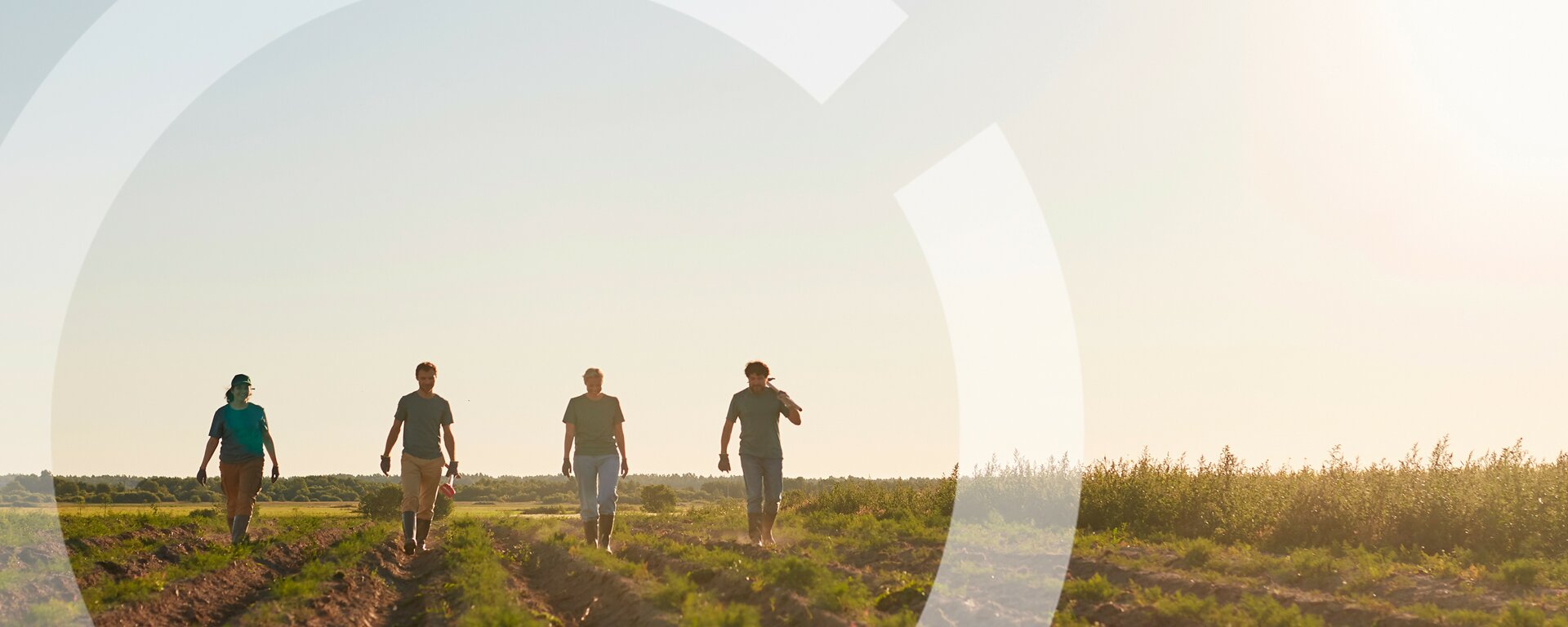 Gründer-Event - Titelbild - Blick auf ein Feld mit Personen